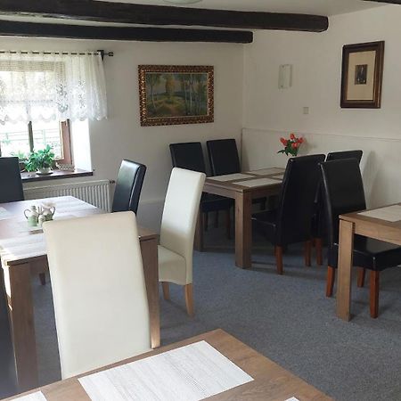Penzion A Restaurace U Strnada 克拉托维 外观 照片