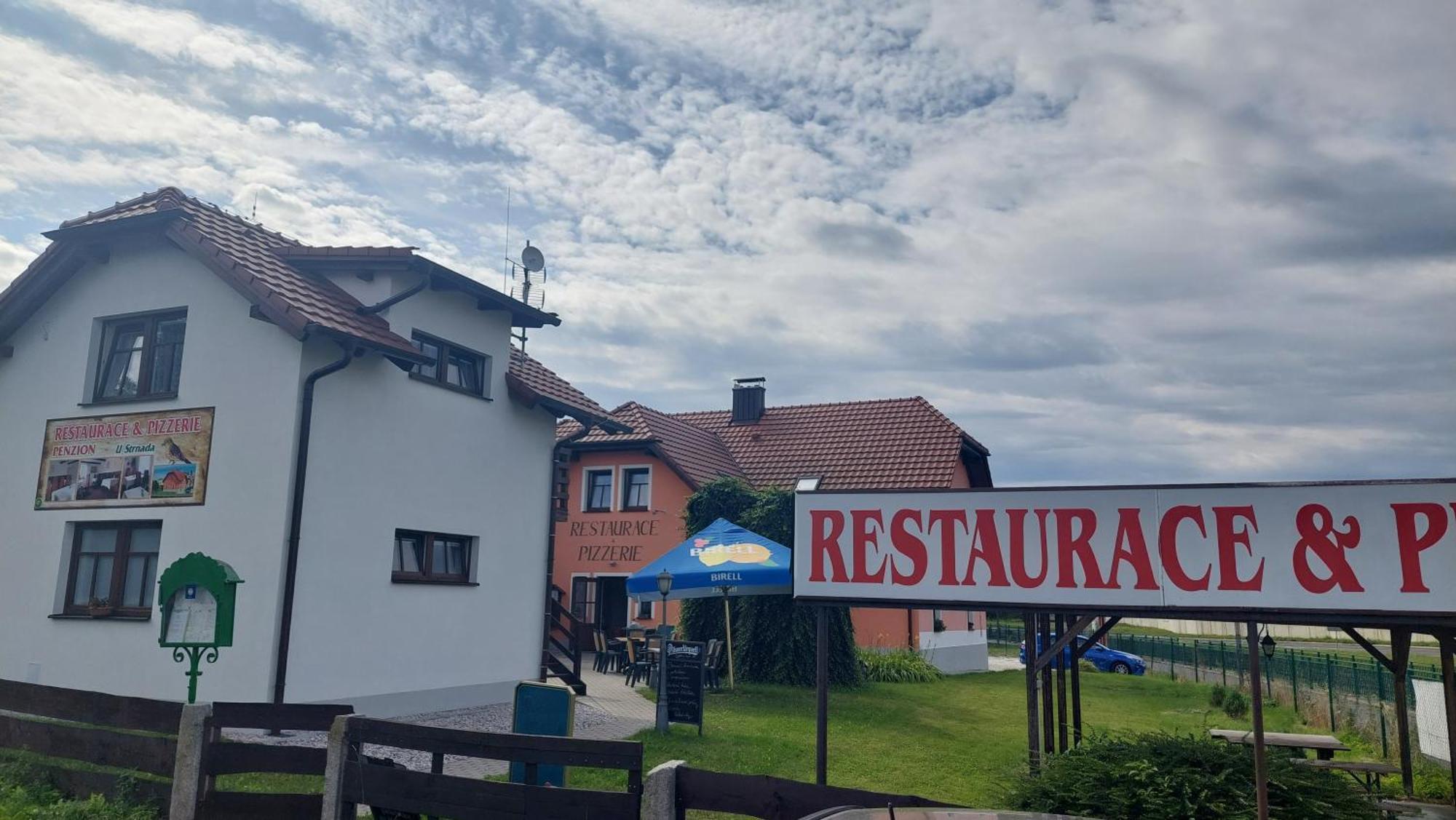 Penzion A Restaurace U Strnada 克拉托维 外观 照片