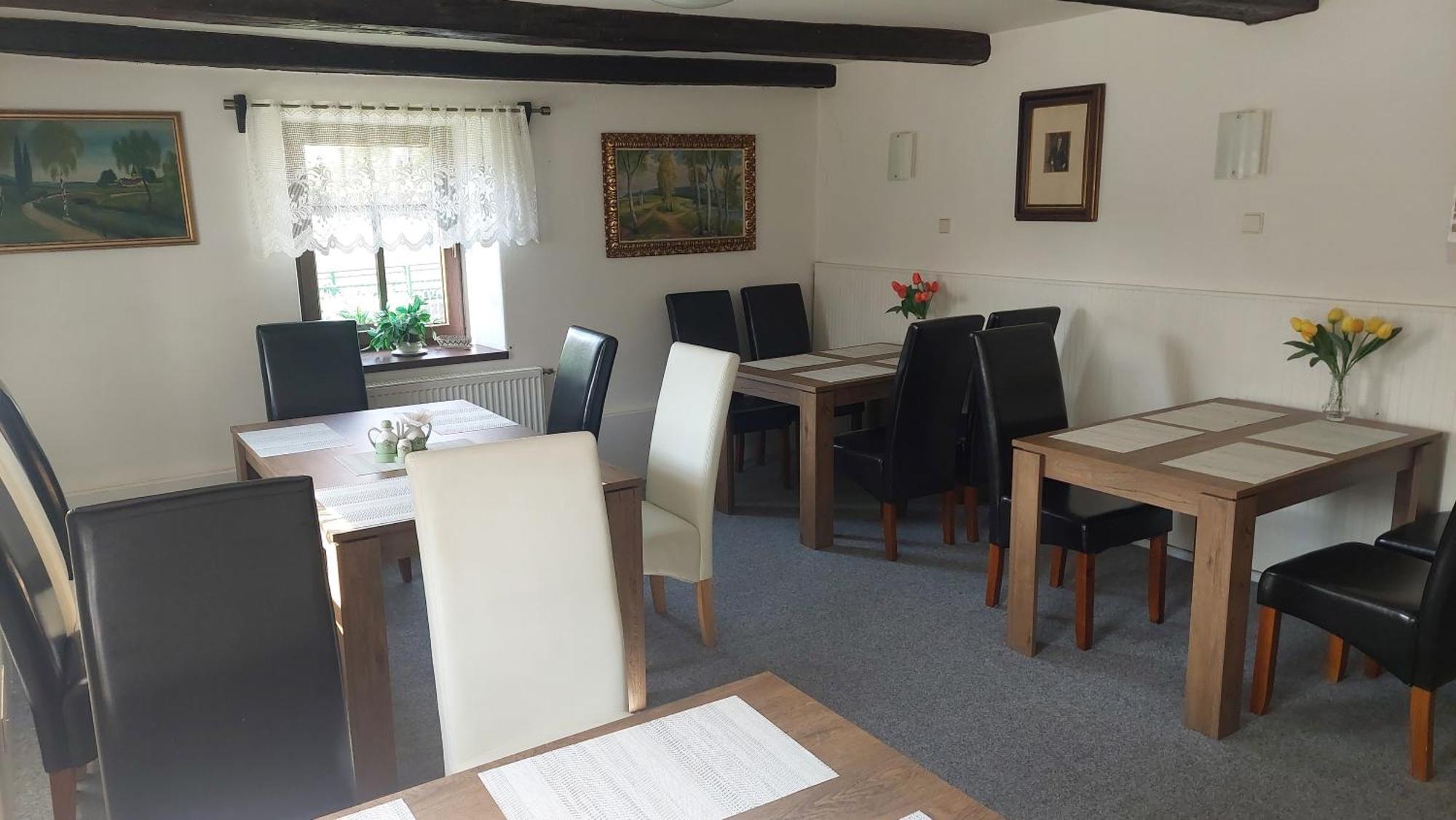 Penzion A Restaurace U Strnada 克拉托维 外观 照片
